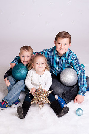 Christmas MiniSession | www.ShaunaRaesPhotography.com