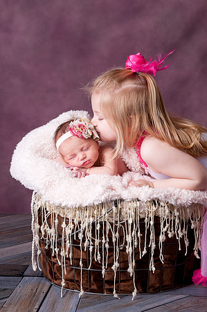 Newborns | www.ShaunaRaesPhotography.com