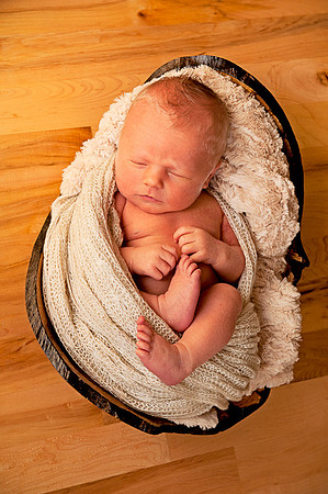 Newborns | www.ShaunaRaesPhotography.com