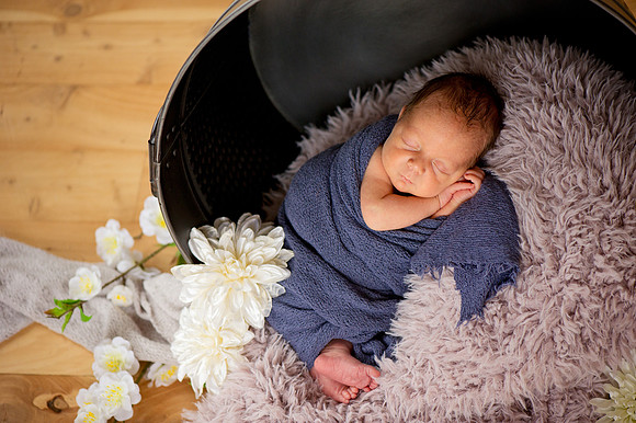 Newborns | www.ShaunaRaesPhotography.com