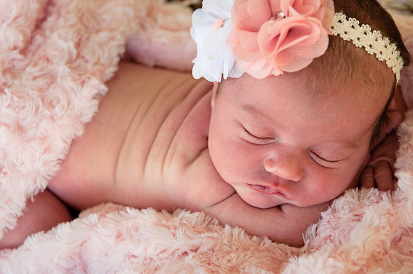 Newborns | www.ShaunaRaesPhotography.com